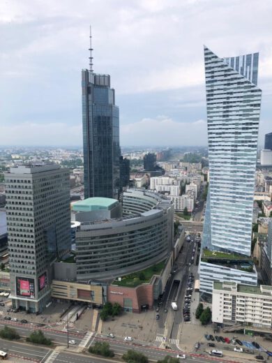 Widok na drapacze chmur w centrum Warszawy
